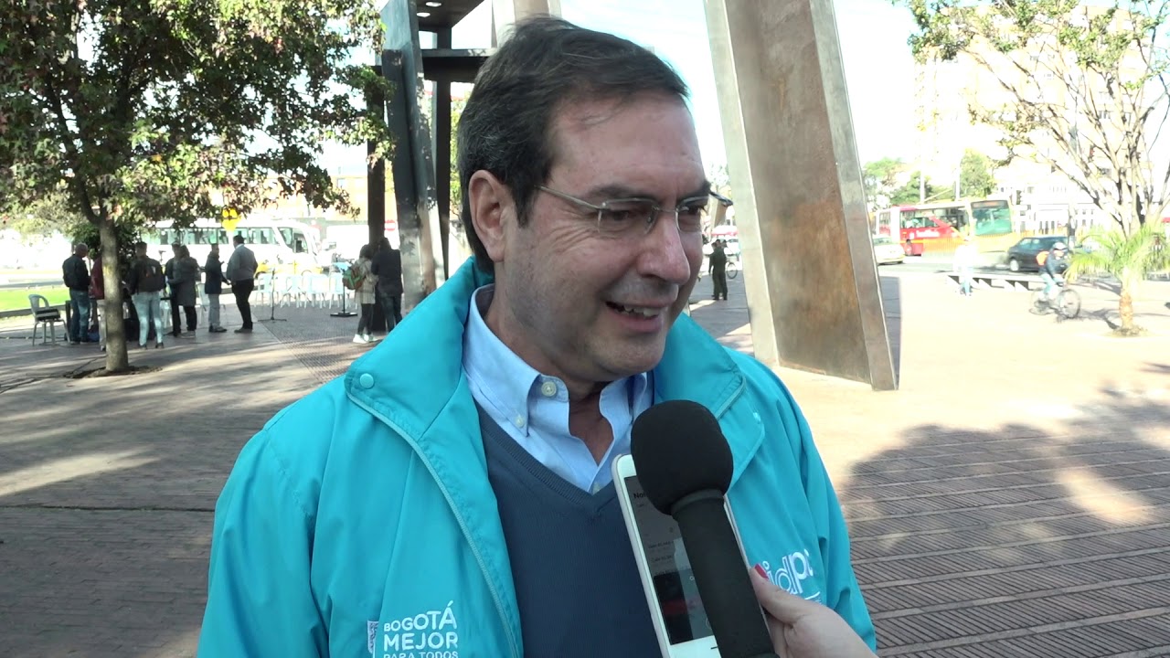 Alcalde-Penalosa-entrega-monumento-Portico