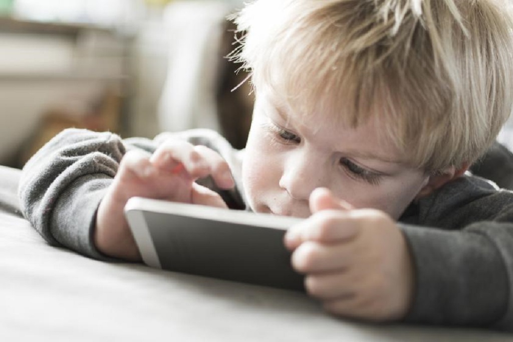 kid-smartphone