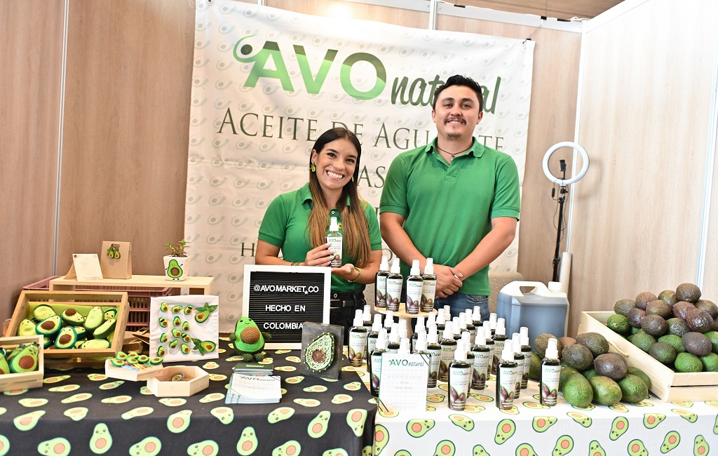 Avonatural - Sandra Abril - Andres Guzmán - XVIII Feria de Jóv