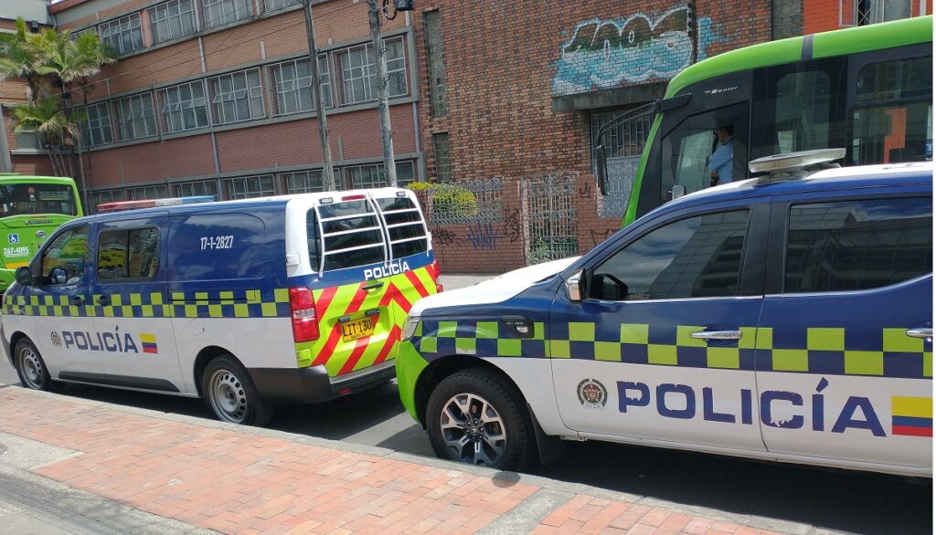 personas realizando denuncias en Fontibón Bogotá atención ciudadana trámites