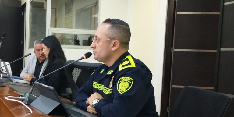 Coronel Julián García comandante de la Estación Novena de Policía de Fontibón