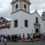 “Este año sí salieron todos a votar”: largas filas y camisetas de la Selección marcaron la jornada electoral en Fontibón