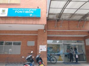 Ciudadanos en Bogotá presentan quejas por falta de citas médicas y comparendos
