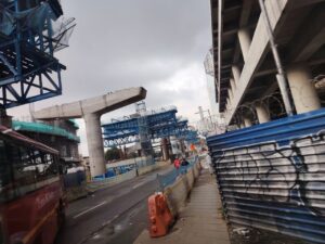 Avance del Metro de Bogotá con viaducto en construcción y rezagos en andenes en Kennedy y Bosa