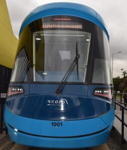 Modelo proyectado del Regiotram Norte durante debate sobre movilidad regional en Bogotá