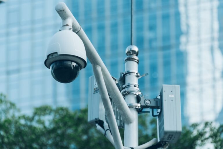 Cámara de videovigilancia de alta definición que hará parte del nuevo sistema de seguridad de Fontibón conectado al C4 de Bogotá.