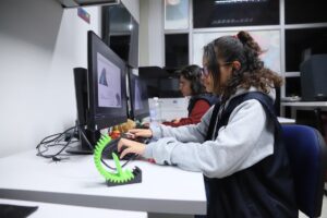 SENA abre más de 8.000 cupos gratuitos para formación virtual en Bogotá con programas de alta demanda laboral durante 2026.