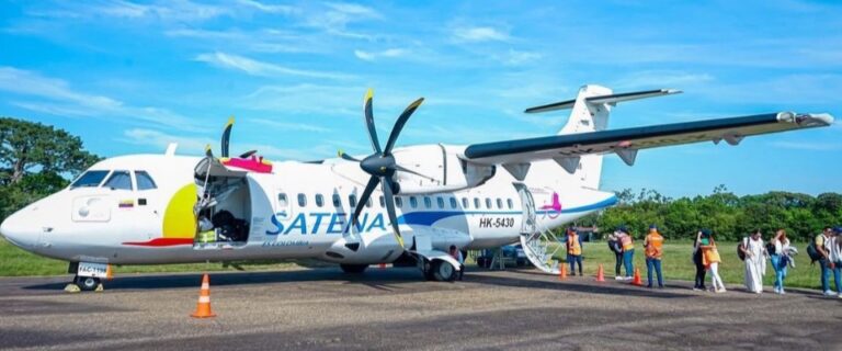 Avión de Satena en Villavicencio fortaleciendo la conectividad aérea entre la Orinoquía, la Amazonía y el centro del país.