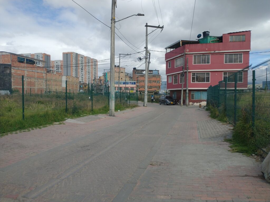 Corredor de la Nueva Calle 13 en Fontibón, donde continúan los procesos prediales tras la declaratoria desierta de la licitación.
