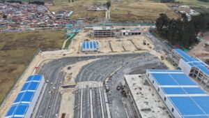 Avance de obra del Puesto de Mando de Control y el Patio Taller El Corzo del RegioTram de Occidente en Cundinamarca