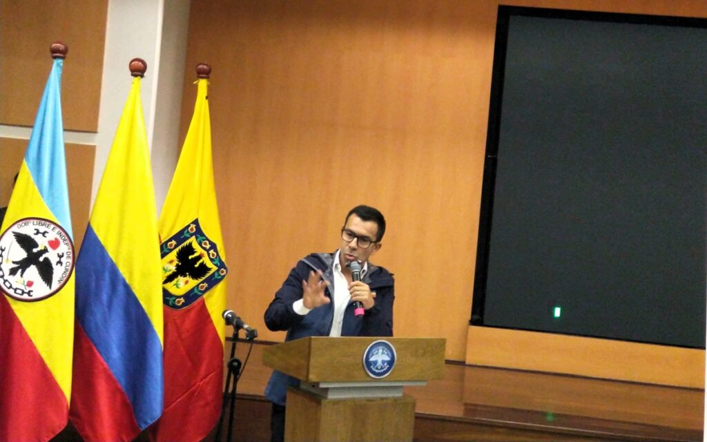 Jorge Rey durante el anuncio de proyectos viales para el corredor de occidente